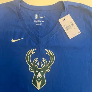 Nike Milwaukee Bucks NBA Womens V-Neck T-Shirt Blue‎ XXL DU5569-480 NEW thumbnail 2