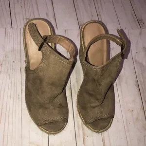 Universal Threads tan open toe wedge sandal thumbnail 2