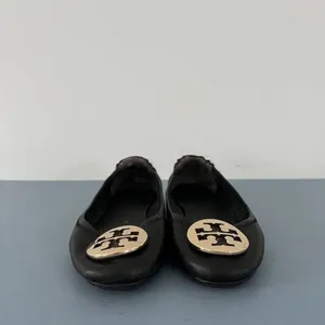 Tory Burch‎ Minnie Black Leather Gold Logo Elastic Heel Ballet Flats thumbnail 2
