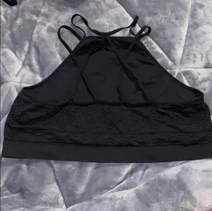 Victoria's Secret Yoga Bralette thumbnail 4