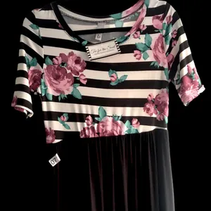 CELESTE “” Maxi Dress NWT! W/ Side Pockets!!🌸 thumbnail 2