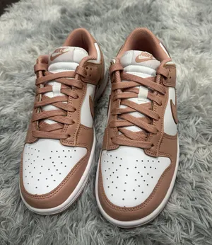 Nike Women’s Dunk Low thumbnail 2