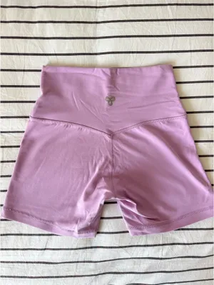 Aritzia Biker Shorts 5" (size 6) thumbnail 2