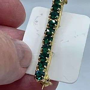 Vintage green cut glass bar brooch. thumbnail 5