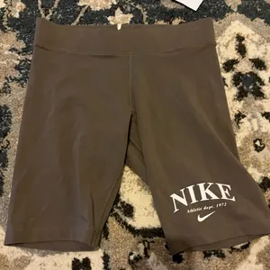 Nike yoga brown bike short thumbnail 4