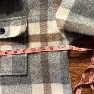 Women's Plaid Shacket Jacket Size Large.‎ Cream, Grey, Brown thumbnail 3