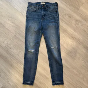 Madewell 9" High Rise Skinny Jeans size 27 medium wash blue jeans thumbnail 2