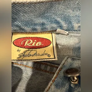 Vintage RIO‎ High-Waisted Denim Shorts – Size 11 thumbnail 4