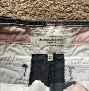 Abercrombie Low-Rise Shorts thumbnail 4