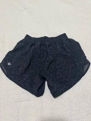 lululemon hotty hot shorts  thumbnail 2