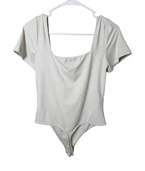 Aritzia Bodysuit Babaton NWT Contour Matte Pearl Short Sleeve Size XL thumbnail 1
