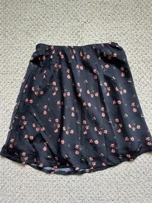 Hollister Skirt Black with Flowers XS Ultra High Rise thumbnail 2