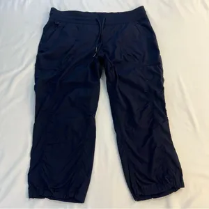 The North Face Women's Capri’s, Size: X-Large thumbnail 2
