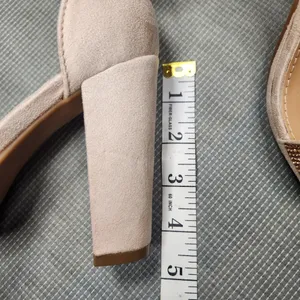 Top Moda Elegant Beige Heels with Gold Accents Size 7 thumbnail 3
