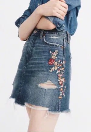 Abercrombie & Fitch‎ embroidered denim skirt size 25 thumbnail 1