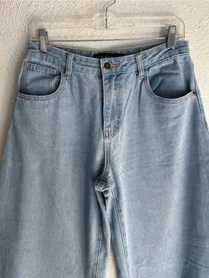 Lioness Horseshoe barrel style leg Light wash sz small thumbnail 5
