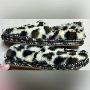 Ariat Size S Women's Snuggle Leopard Print Slipper thumbnail 2
