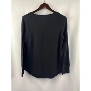 Women’s Old Navy Large Black Thermal Long Sleeve Graphic Shirt thumbnail 3