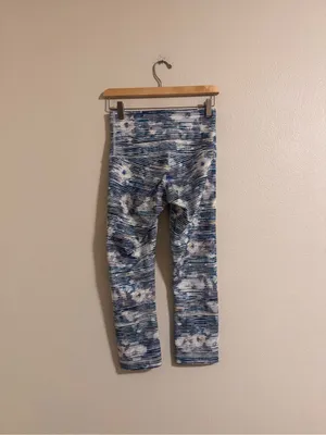 Lululemon High-Rise Blue Patterned Women’s cropped leggings thumbnail 2