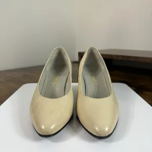 Yves Saint Laurent Pumps Womens 35 US 5 Beige Leather Kitten Heel Closed Toe thumbnail 2