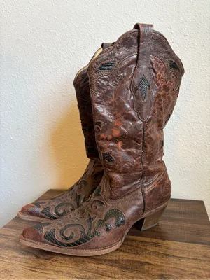 Corral Women's Chocolate Lizard Inlay Snip Toe Cowgirl Boots thumbnail 1
