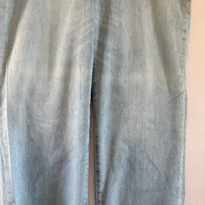PAIGE Maternity Wide Leg Raw Hem Light Wash Denim Jeans Blue thumbnail 9