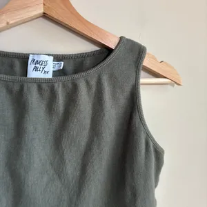 Princess Polly Ribbed Crop Tank Top Size 10 Olive Green Womens Cotton Blend thumbnail 2