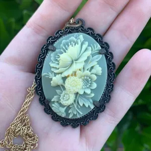 Vintage Floral Cameo Pendant Necklace thumbnail 4