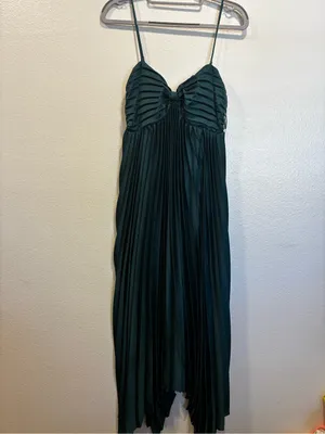 Petal & Pup Emerald Green Pleated Spaghetti Strap Midi Dress thumbnail 2