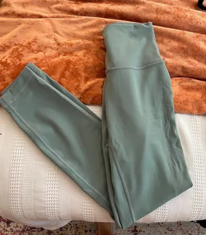 Lululemon Wunder Under Leggings thumbnail 2