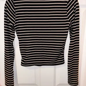 Black and White Cropped Button Down Shirt Size L thumbnail 2