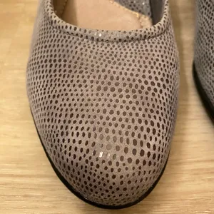 Earth Bijou Grey Printed Leather Suede Dressy Slip On Pumps Sz 9 thumbnail 3