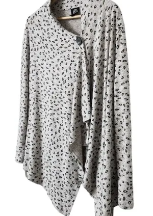 Bobeau Grey Leopard One-Button Fleece Wrap/Cape/ Cardigan thumbnail 1