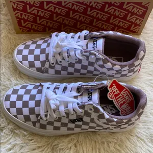 NWT Vans Sheldan Women’s Checkered Sneakers thumbnail 4