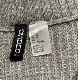 H&M Cropped Cardigan Sweater thumbnail 5