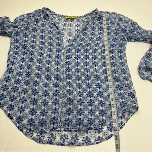 Roller Rabbit Blue White Floral Geometric Pattern 100%‎ Cotton Top Small *FLAW thumbnail 10
