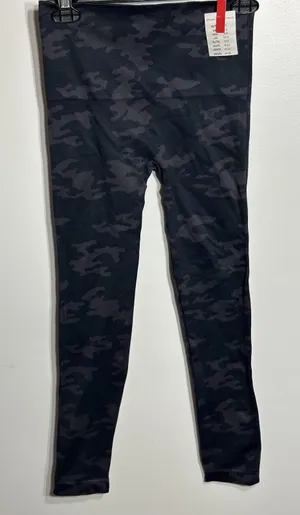 Spanx Crop Leggings Women's Medium Black Gray Camo Look At Me Now Seamless NEW thumbnail 1