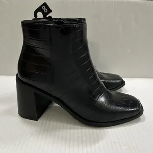 Time And Tru Boots Womens Size 8 Black Croc Ankle Zip Block Heel Square Toe NWT thumbnail 3