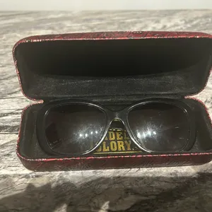 Vera Wang Black Sunglasses thumbnail 5