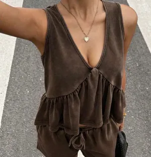 Brown V thumbnail 1