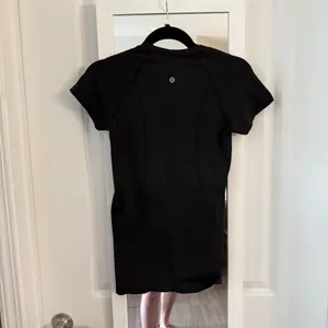 Lululemon Black Short Sleeve Athletic Training Top Size 8 thumbnail 4