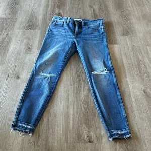Madewell 9" Mid-Rise Skinny Jeans in York Wash: Rip and Repair Edition thumbnail 8