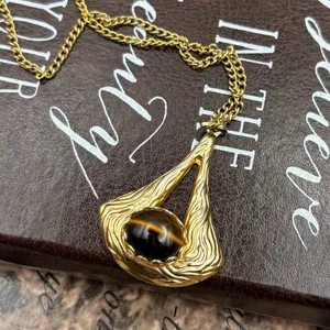 Elegant Vintage 1970s Gold Tone Tigers Eye Pendant Necklace 17” thumbnail 3