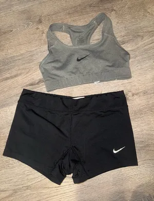 Women’s Nike 2Pc set Gym workout XS/S thumbnail 1