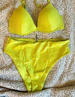 Victoria’s Secret neon bikini thumbnail 1