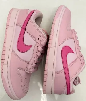 Nike Dunk Low Sneakers shoes Triple Pink GS Youth Size 5.5Y Women 7 DH9765-600 thumbnail 1