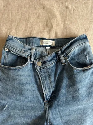 Abercrombie & Fitch Curve Love 90s Straight Ultra High Rise Criss-Cross Jeans 27 thumbnail 4