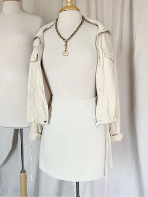 Classic White Mini Skirt Size M thumbnail 4