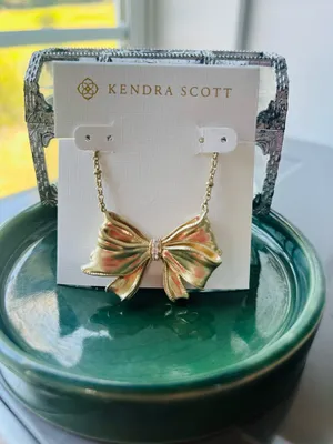 Kendra Scott Love shack fancy bow necklace thumbnail 3