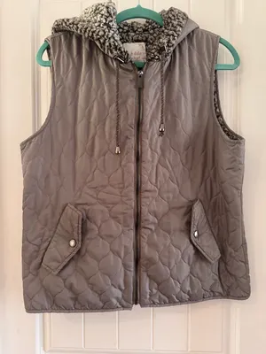 Altar'd State Taupe Sherpa Lined quilted‎ vest Women's Medium thumbnail 1